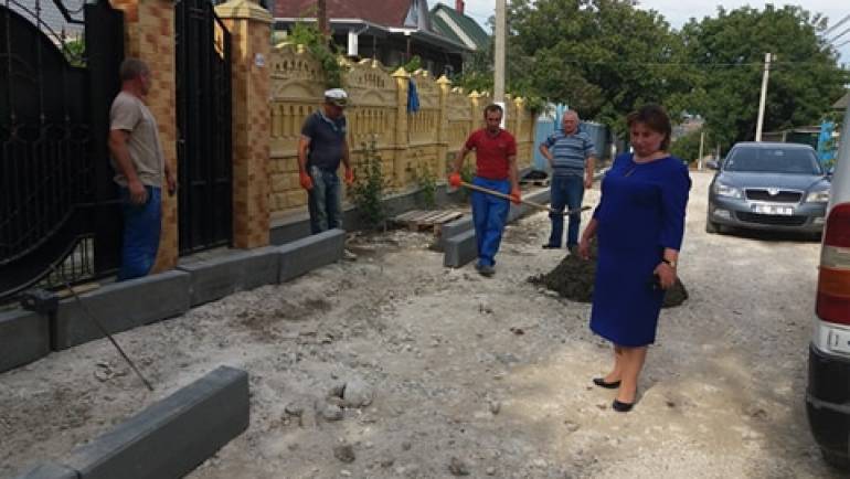 O nouă stradă din satul Costești a început a fi construită