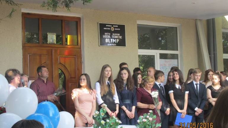 Cele două licee din satul Costești își invită absolvenții la o reuniune de suflet cu profesorii și colegii dragi