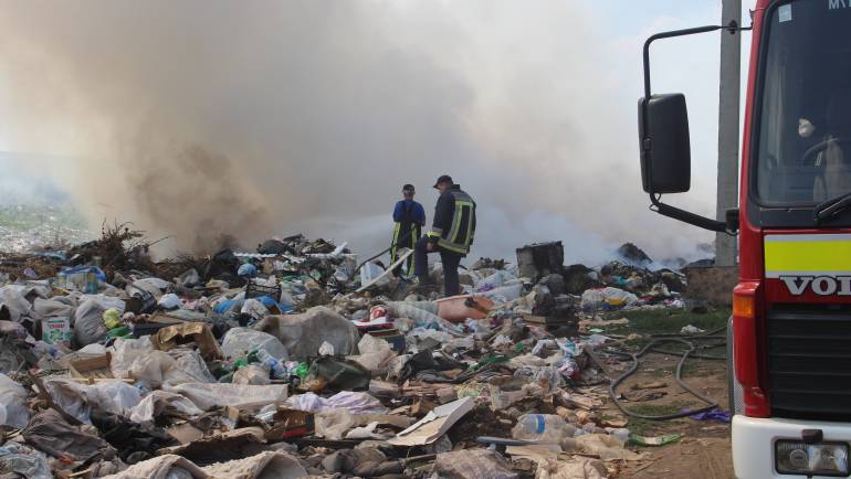 Incendii provocate la gunoiștea din satul Costești! Se caută făptașii!