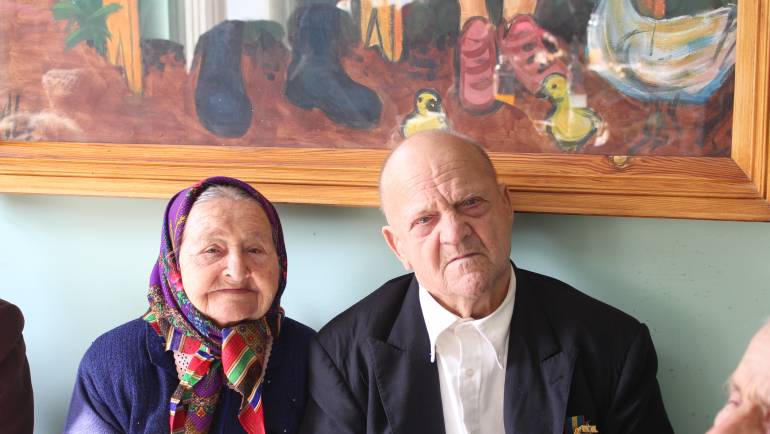 Șapte cupluri de bătrîni din Costești au sărbătorit astăzi 50 și 60 ani de căsătorie