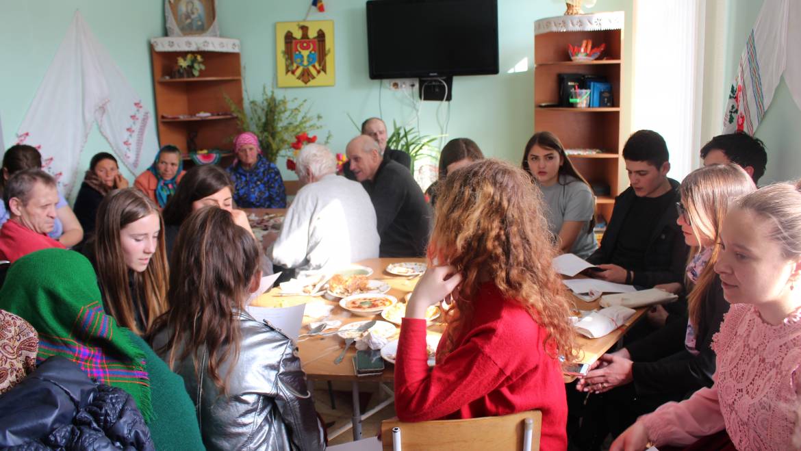 Activitate pascală cu participarea tinerilor şi persoanelor în etate!